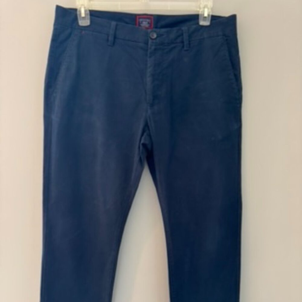 UNTUCKit Size 36 X 30 (straight fit)